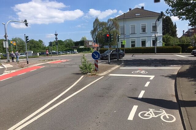 Bild 2: Fahrradaufstellfläche Thomas-Mann-Str. in Fahrtrichtung Remscheid