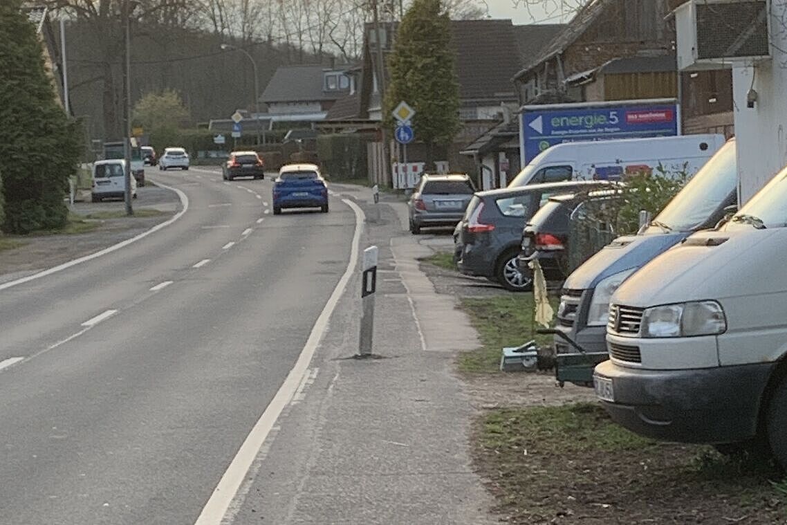 Abb.3 L289 zwischen Spitze und Trotzenburg (kein Platz für Radweg und Fußverkehr)